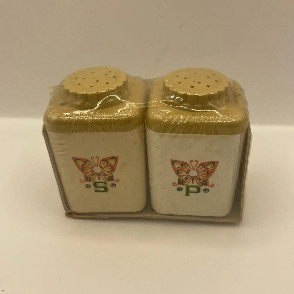 Retro MCM Butterfly Salt Pepper Shaker Set Vintage Sterilite Sealed